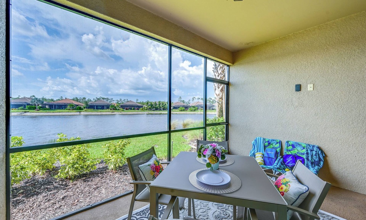 Naples Condo | Chic Country Club Condo w/Upscale Amenities