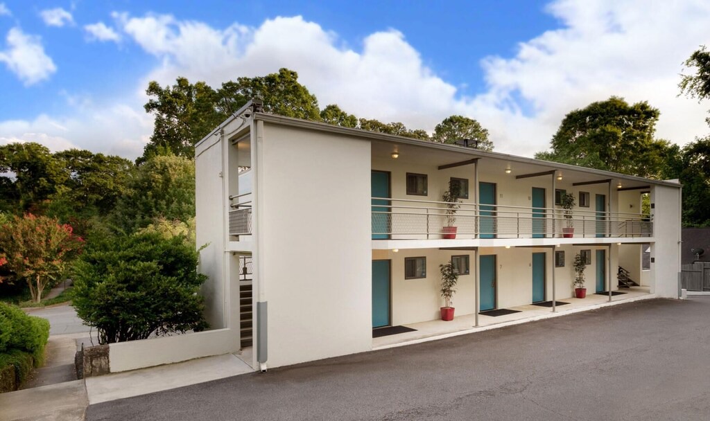 Brookwood Apartment | Chic Premium Studio Apartment (C) - Includes Weekly Cleanings w/ Linen Change