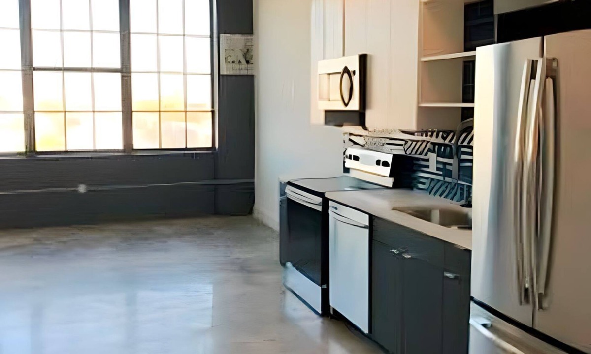 Norris Square Apartment | Chic professional Fishtown studio sublet with rooftop pool,