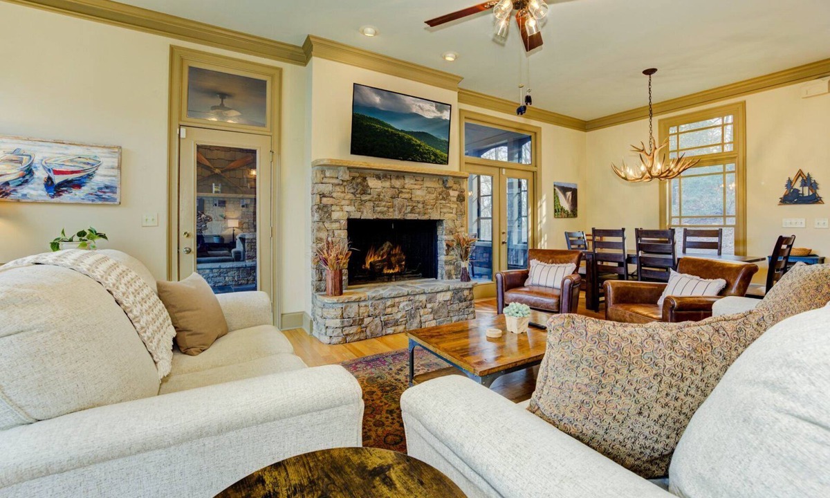 Big Canoe House | Chipmunk Crossing - Mountain View, Fireside Chats, Hot Tub, Golf, Trails & Lakes