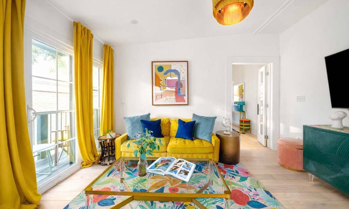 Midtown Apartment | Chiquita Banana