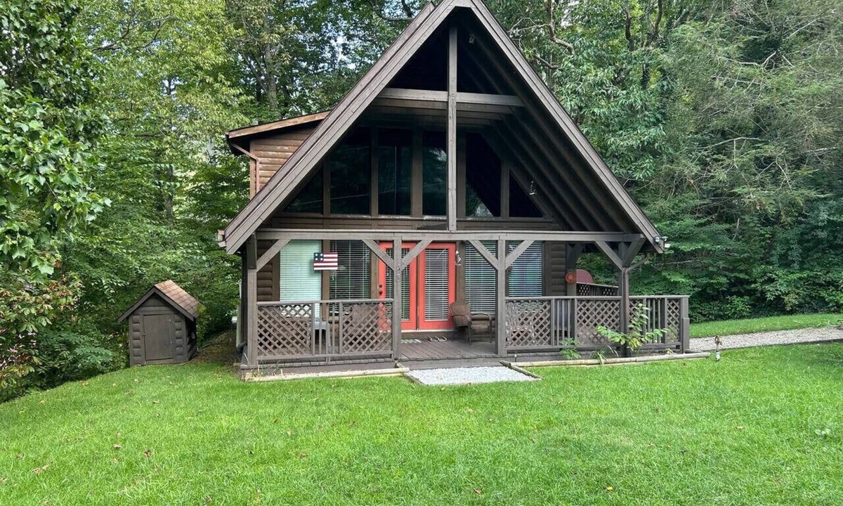 Maggie Valley House | Cierra Falls-Creek Front, Pet Friendly Easy Access