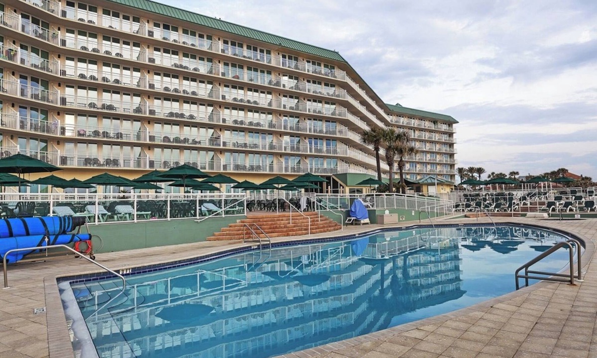 Ormond Beach Resort | City-View 2BR Condo – Full Kitchen, Resort Pool Access & Great Value Stay