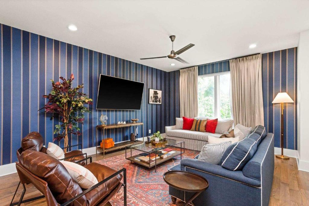 Eighth Avenue House | Class at 8th & Argyle Elite Nashville Vacation Spot