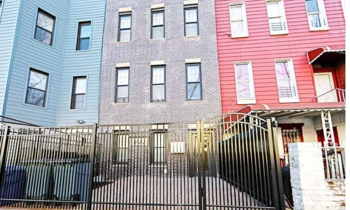 Bushwick House | Classic & Comfortable Stay in Brooklyn: