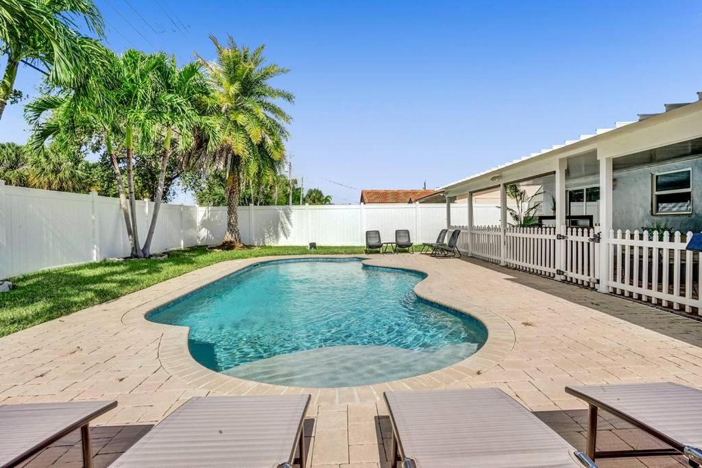 Cypress Lakes House | Classic Florida 6 Bedroom Heated Pool 10 mins to the beach