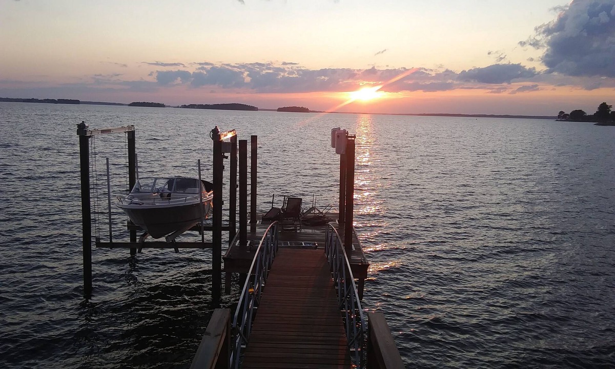 South Carolina Lakes & Blackwater Rivers House | Classic lake cabin with one of best sunset views on the lake!