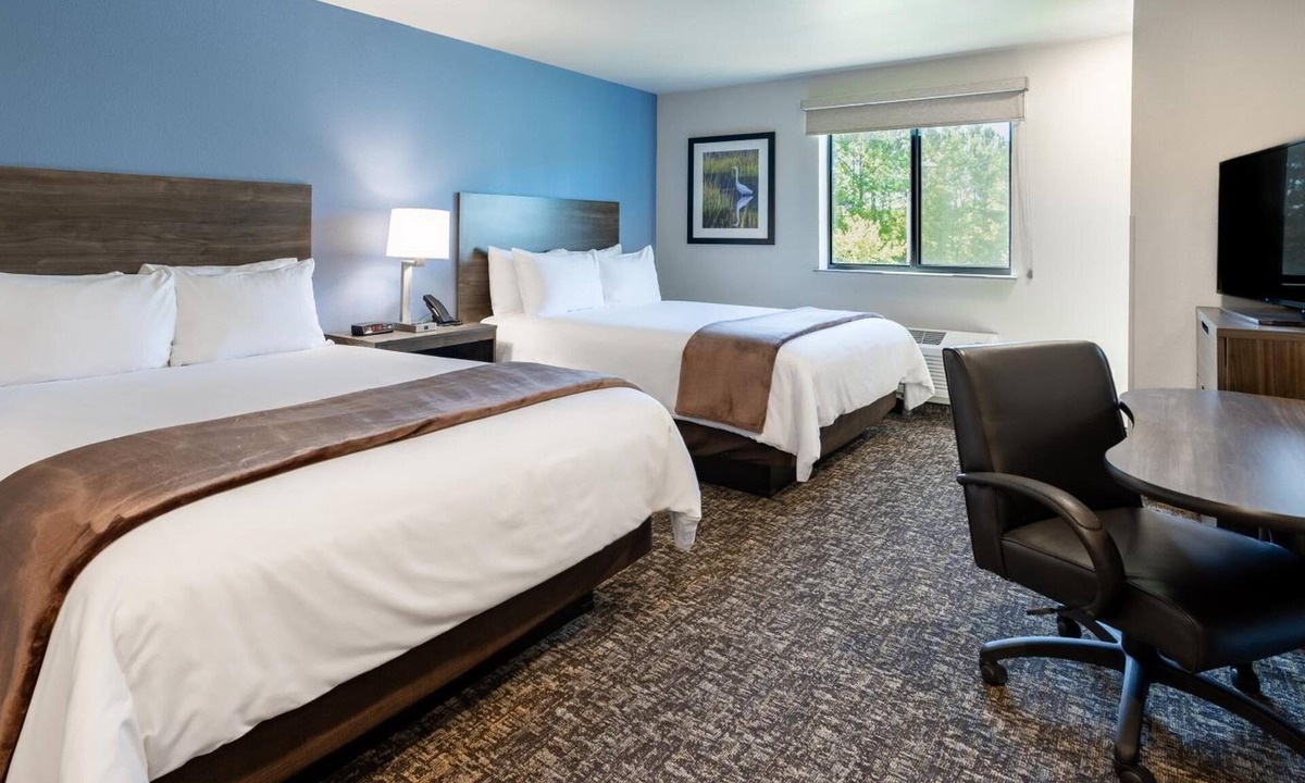 Jonesboro Hotel | Clean & Comfortable Room| Free On-Site Parking | Near Local Museums