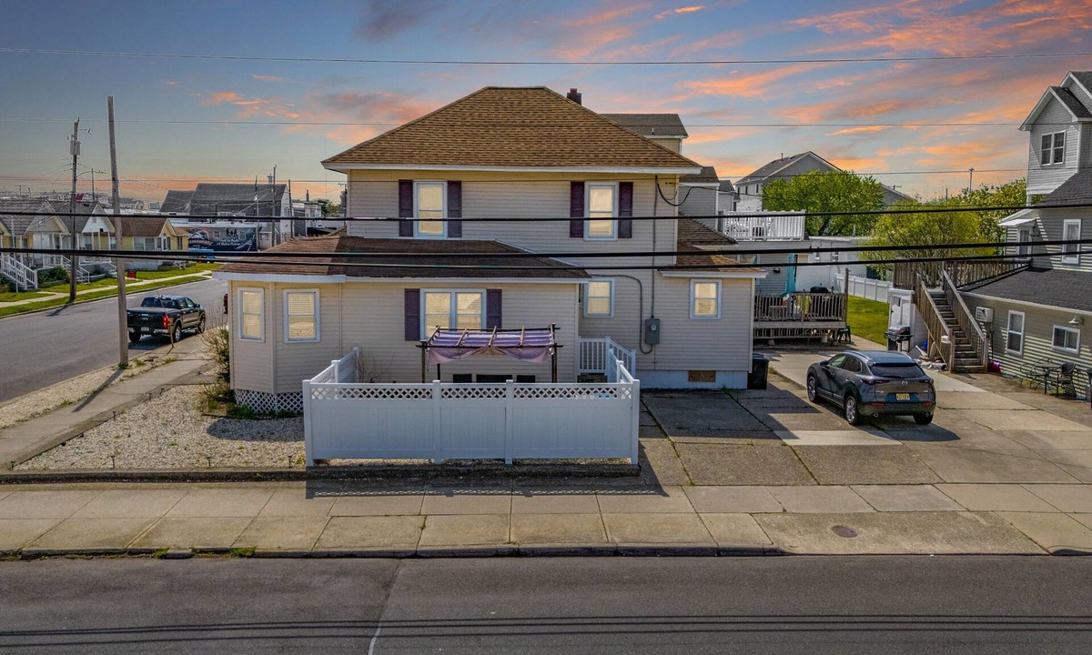 North Wildwood House | Clean + Comfy 4BR Shore House- Family Friendly