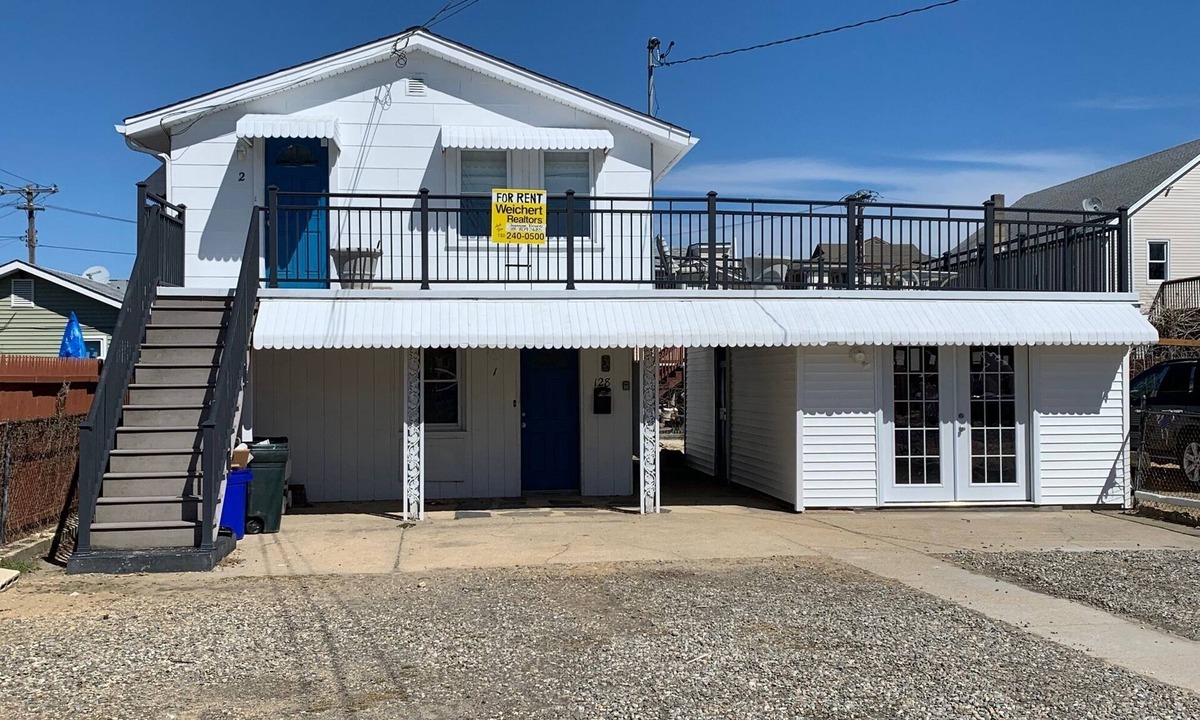 Seaside Heights Condo | Clean/cozy, 2 bed room, 2 BLK to beach, huge Terrace, free parkings+4 pass