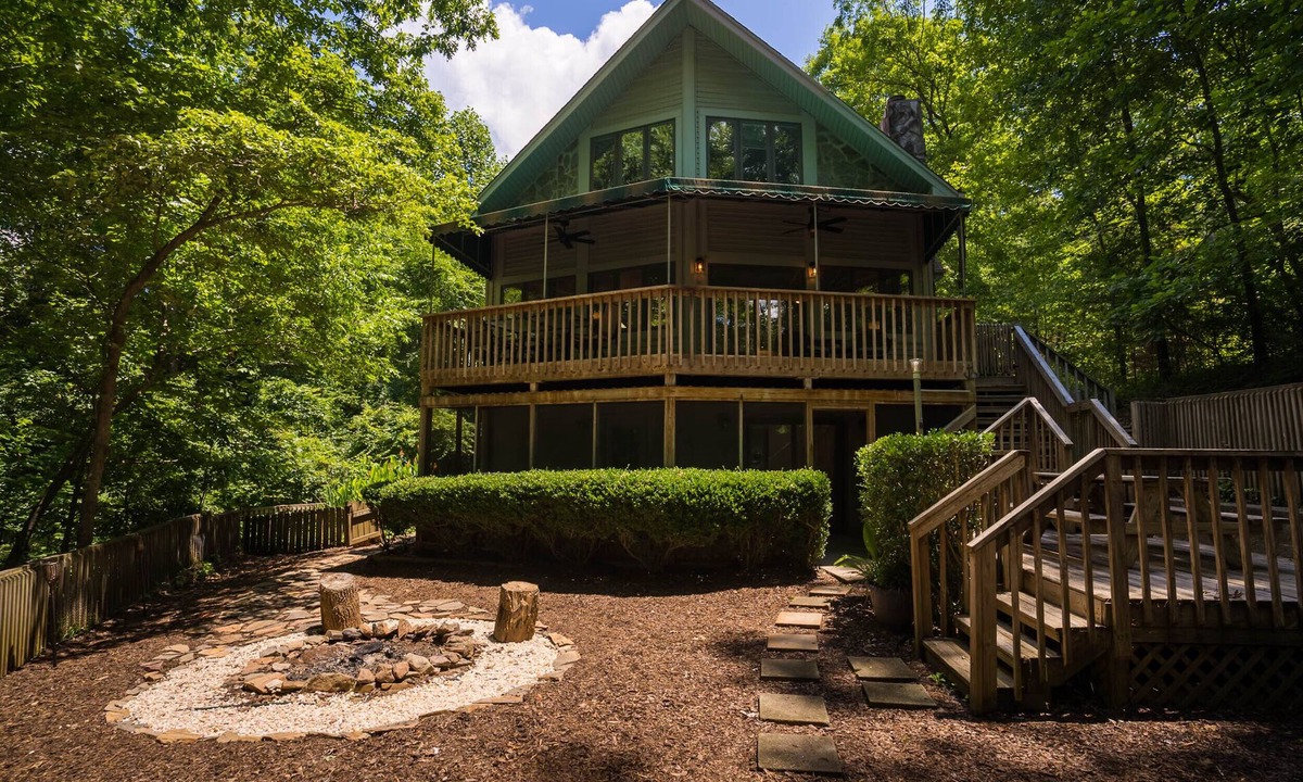 Seneca House | Clemson Hartwell Lake House, 5 kings, Football weekends open now, book early!