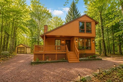 Briar Crest Woods House | Clocked Out Cabin with Lake Access, Fire Pit, Games