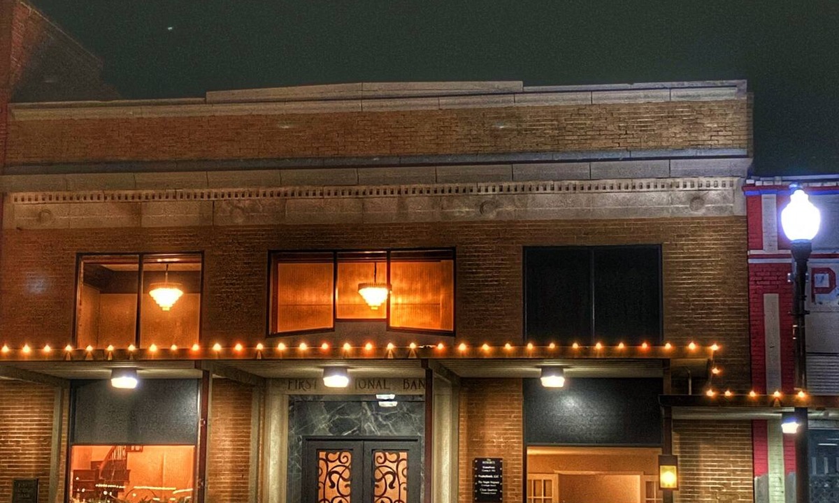 Ashland Apartment | Close Quarters - 1 bedroom studio in historic First National Bank on the square