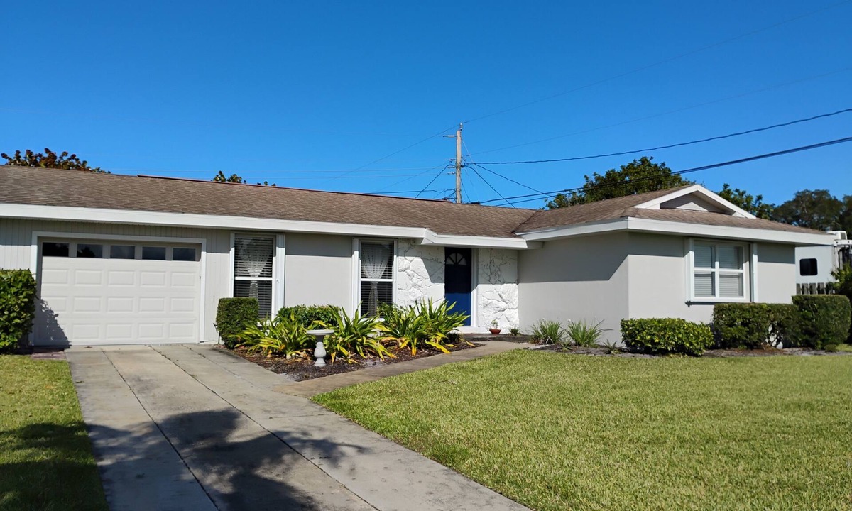 Interchange Square House | Close to Beach Hiking Boating and Biking