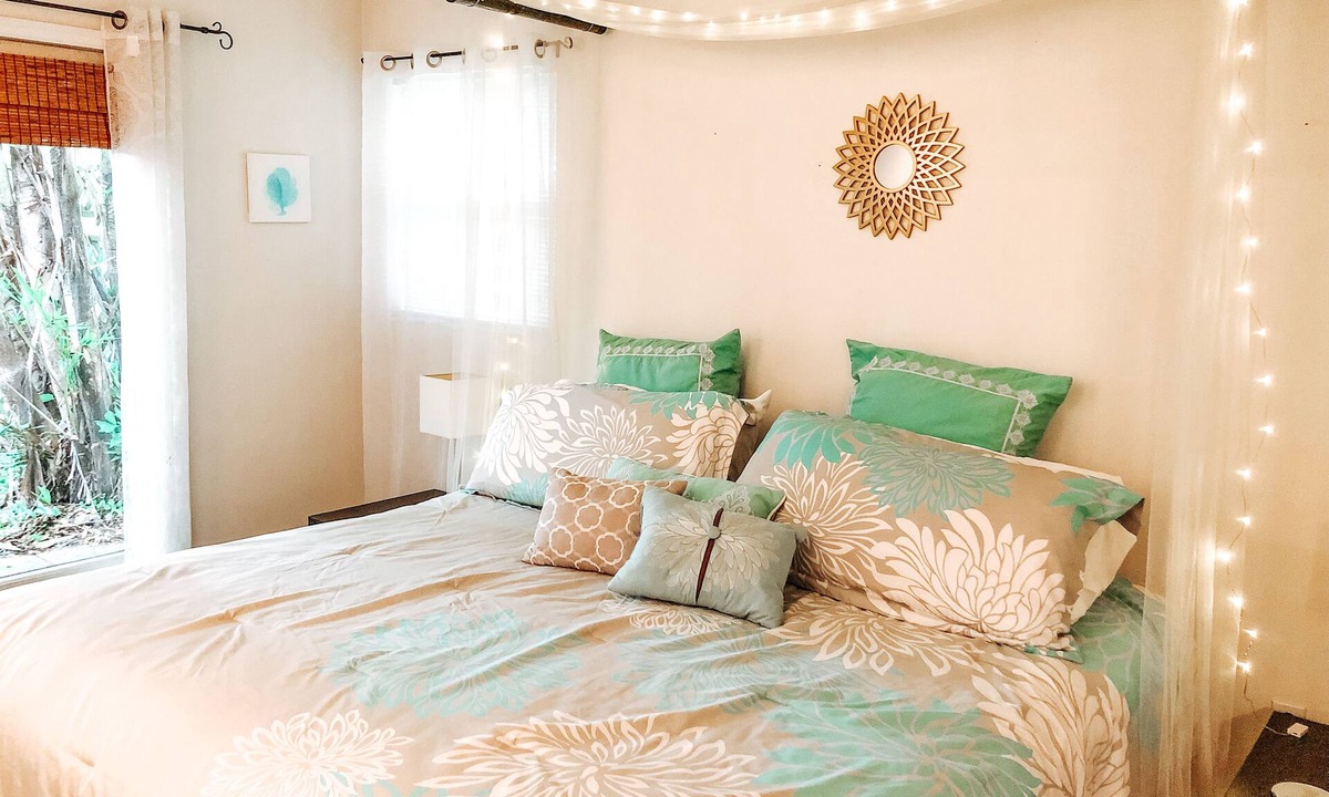 Fruitville Cottage | Close to Nathan Benderson-Owl's Nest Eco-Cottage
