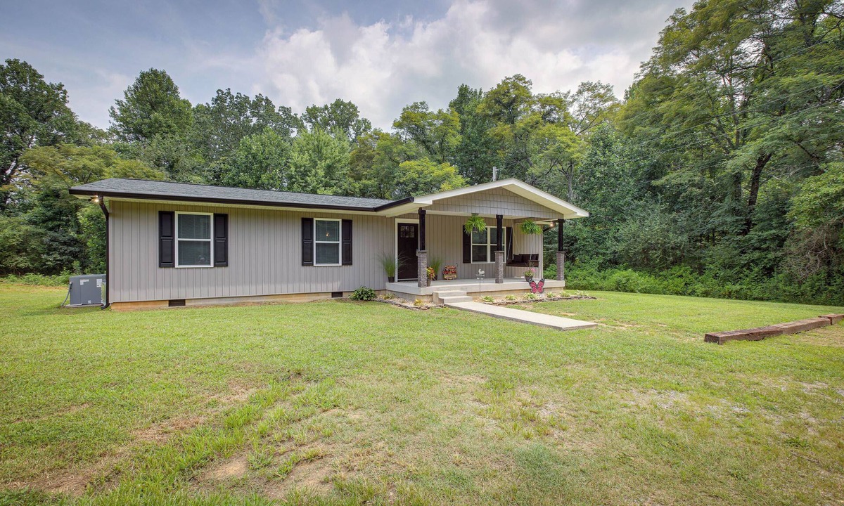 Bryant House | Close to Nickajack Lake! Serene Retreat w/Hot Tub