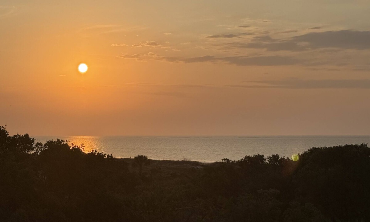 Folly Field Villa | Coastal Bliss Meets a Golfer’s Paradise in this Stunning Ocean-View condo.