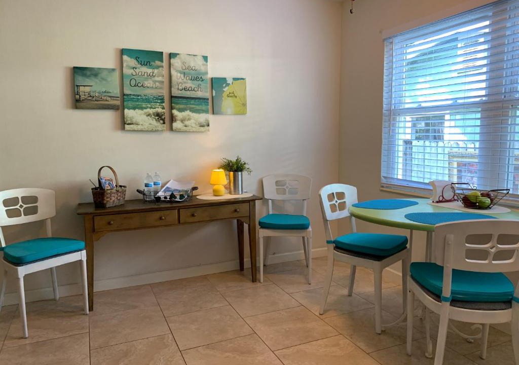 Disston Heights Villa | Coastal Cottage