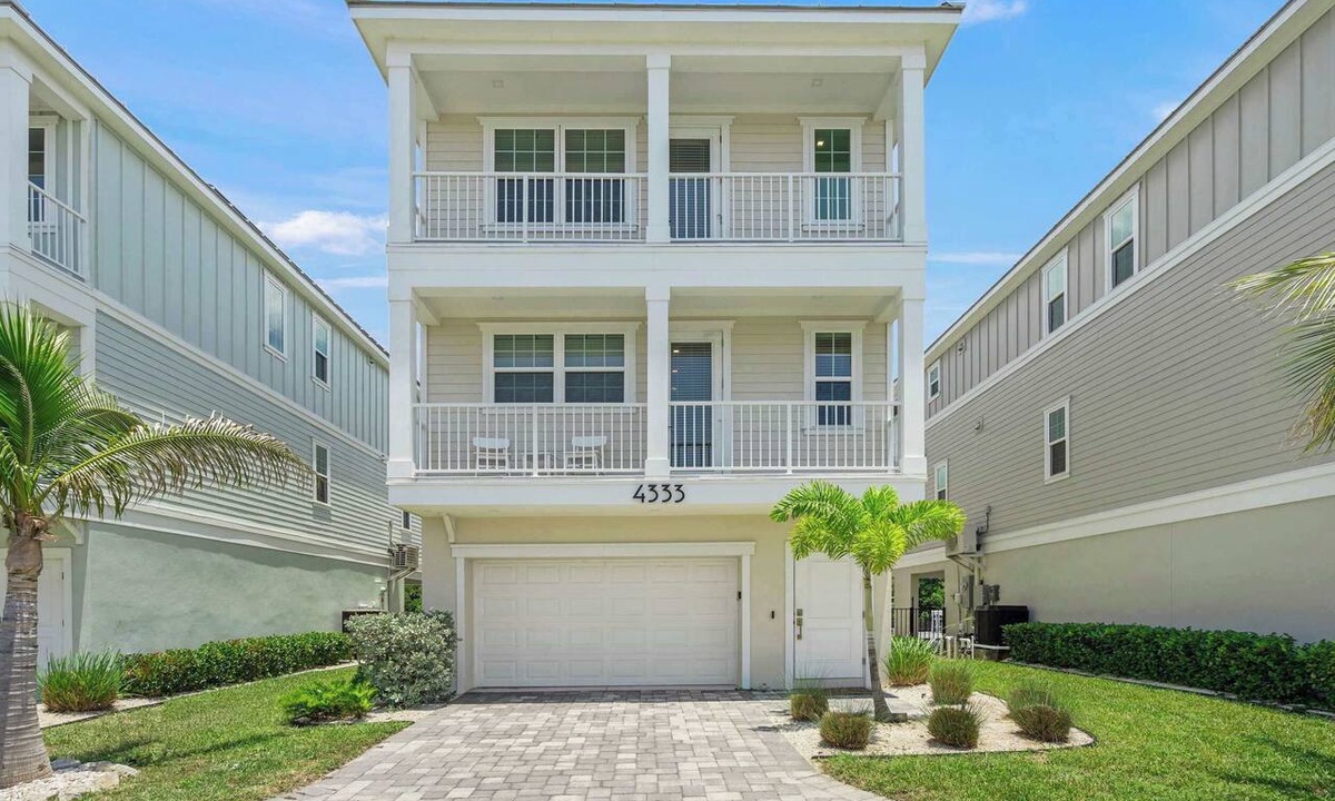 Cortez House | Coastal Escape at Hunters Point. A Luxury Waterfront Pool Home by Mainsail Vacation Rentals