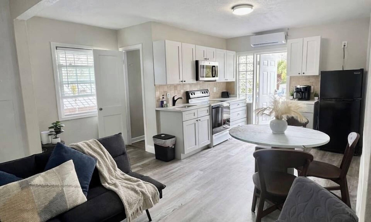 Clearwater Apartment | Coastal getaway near the Beach