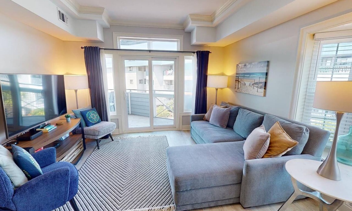 Tybee Island Condo | Coastal Living & Fantastic Views w/Pool Access