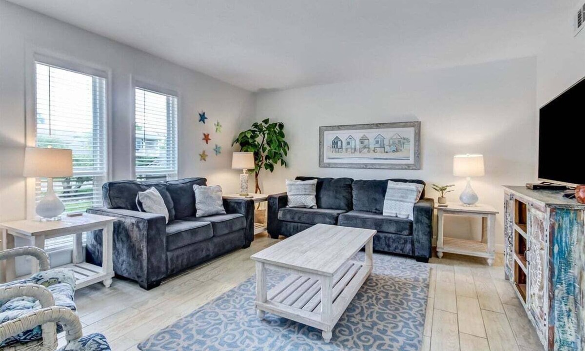 Fernandina Beach House | Coastal Oasis: Pool and Tennis, Close to Beach