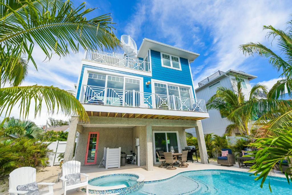 Anna Maria House | Coastal Queen by AMI Locals