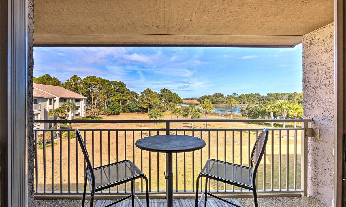 South Beach Condo | Coastal Sea Pines Escape: Walk to Beach!