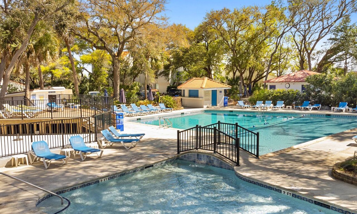 Jekyll Island Condo | Coastal stay/steps to Driftwood Beach