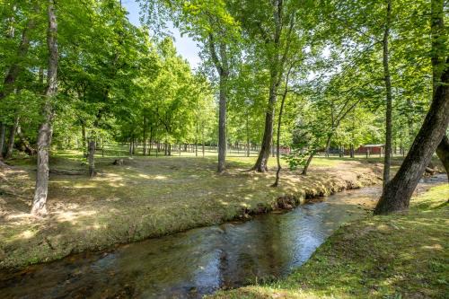 Murphy Hotel | Cobb Creek Cabins