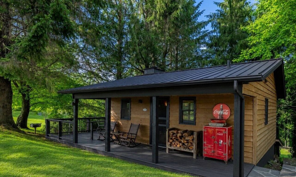 Scaly Mountain Cabin | Coca-Cola Cabin @Fire Mountain Estate & Club. Endless views, Fire Pit, Jacuzzi!