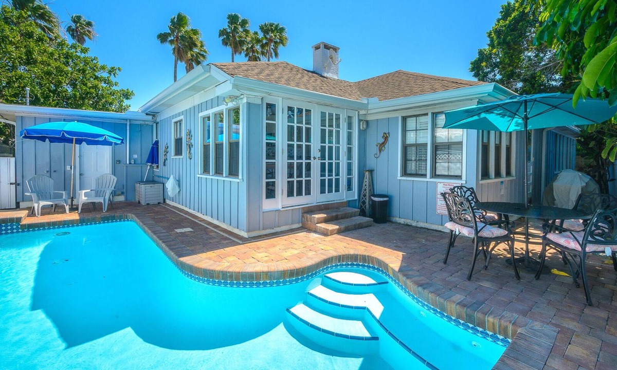 Bay Esplanade House | Coconut Beach House | Private Pool | Clearwater Beach