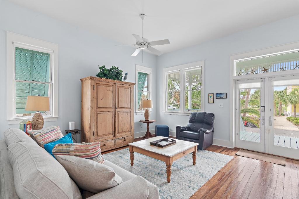 Holiday Isle House | Coconut Cottage At Destin Pointe Resort