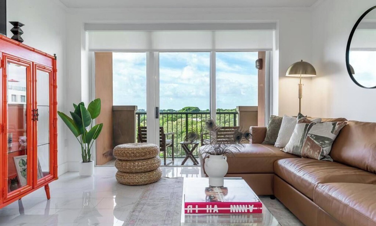 Coconut Grove Apartment | Coconut Grove Retreat, bayviews, 1 park incl, wkspace, Smart TV, Pool/hottub"
