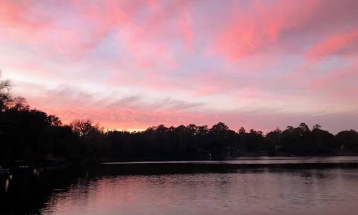 Lake Park House | Come enjoy beautiful sunsets at “Turtle Cove”