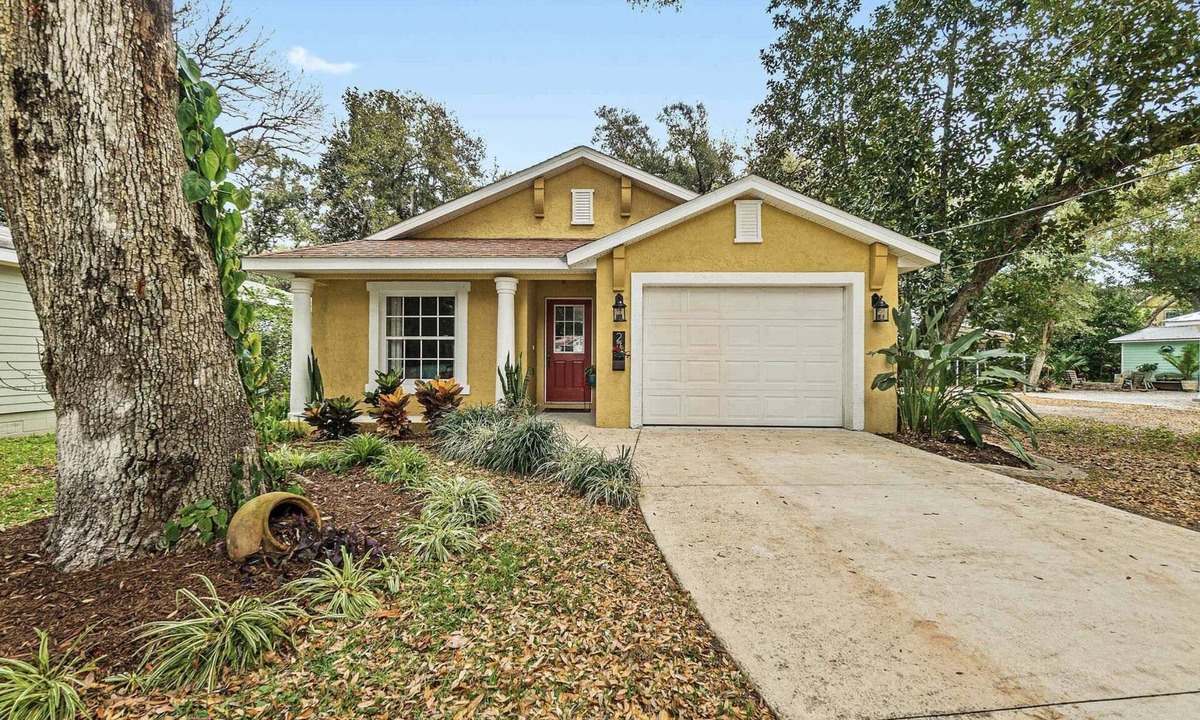 Palm Coast House | Come enjoy Serenity by the Sea - private, quiet, but close to everything.