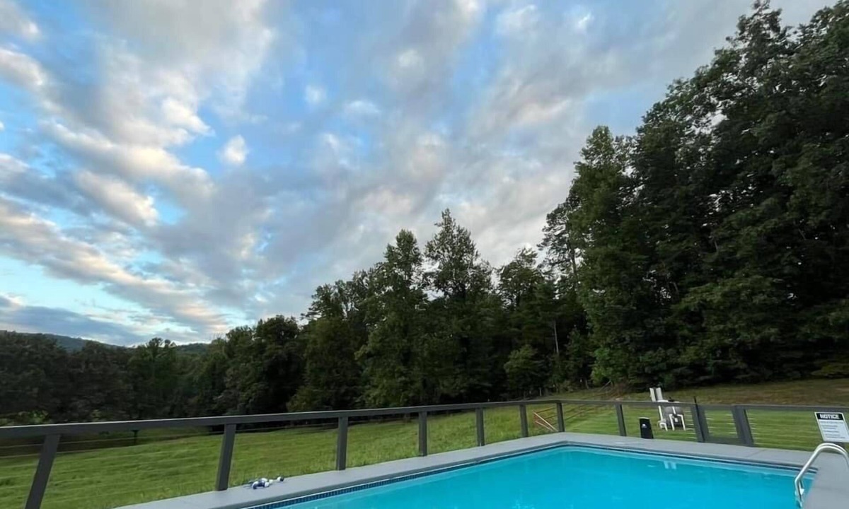 Walland House | Come enjoy the fall colors!