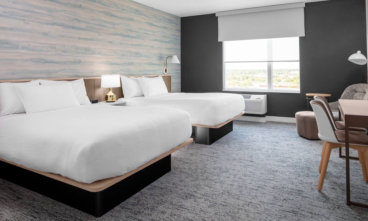Clearwater Hotel | Comfort and Convenience! 2 Relaxing Units, Free Breakfast, Pets Allowed, Pool