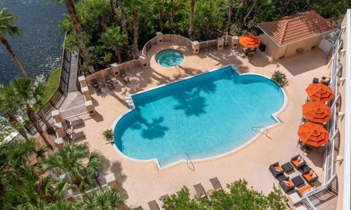 St. Petersburg Hotel | Comfort & Elegance near Beach & Downtown | Pool, Lake View, 4 Units