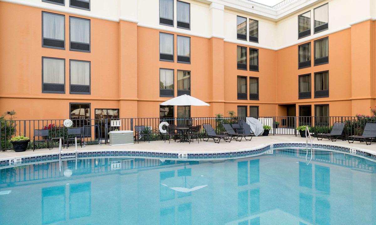 Newark Hotel | Comfort Inn and Suites Newark
