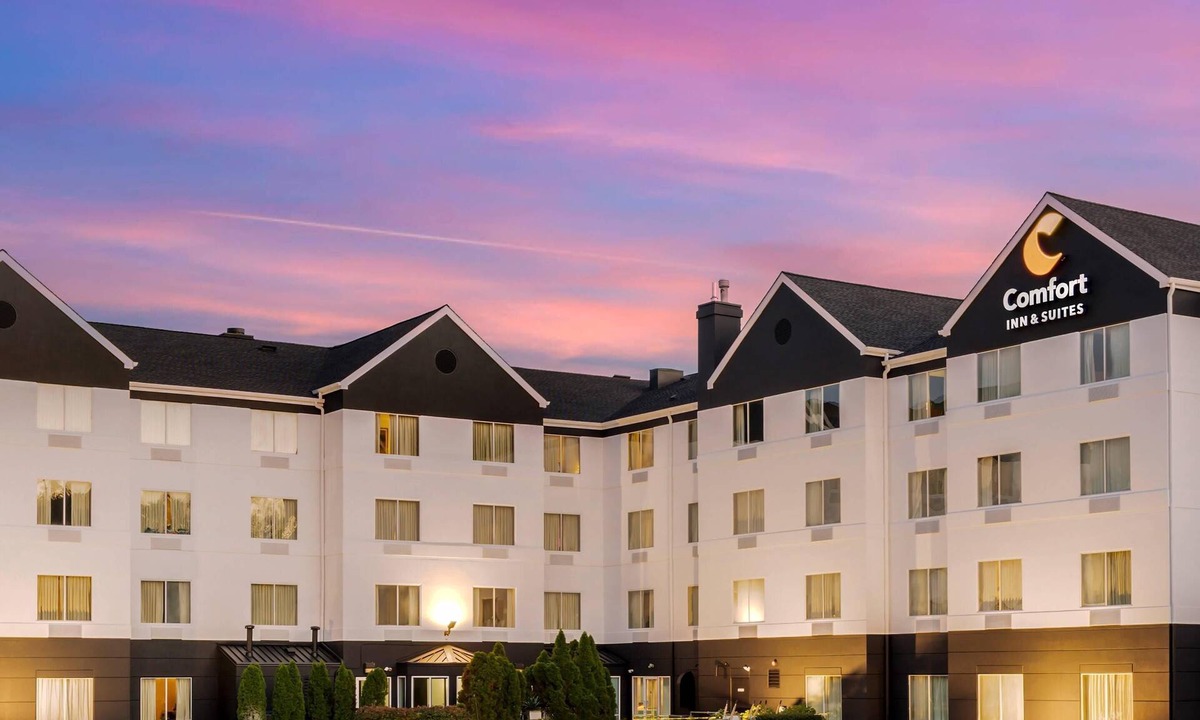 Mount Laurel Hotel | Comfort Inn & Suites Mt. Laurel-Philadelphia