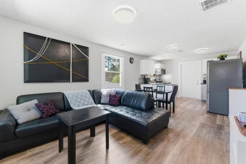 Sylvan Hills Apartment | Comfortable 2 Bedroom Lounge Near Downtown Atl Sleeps 4 Free Parking