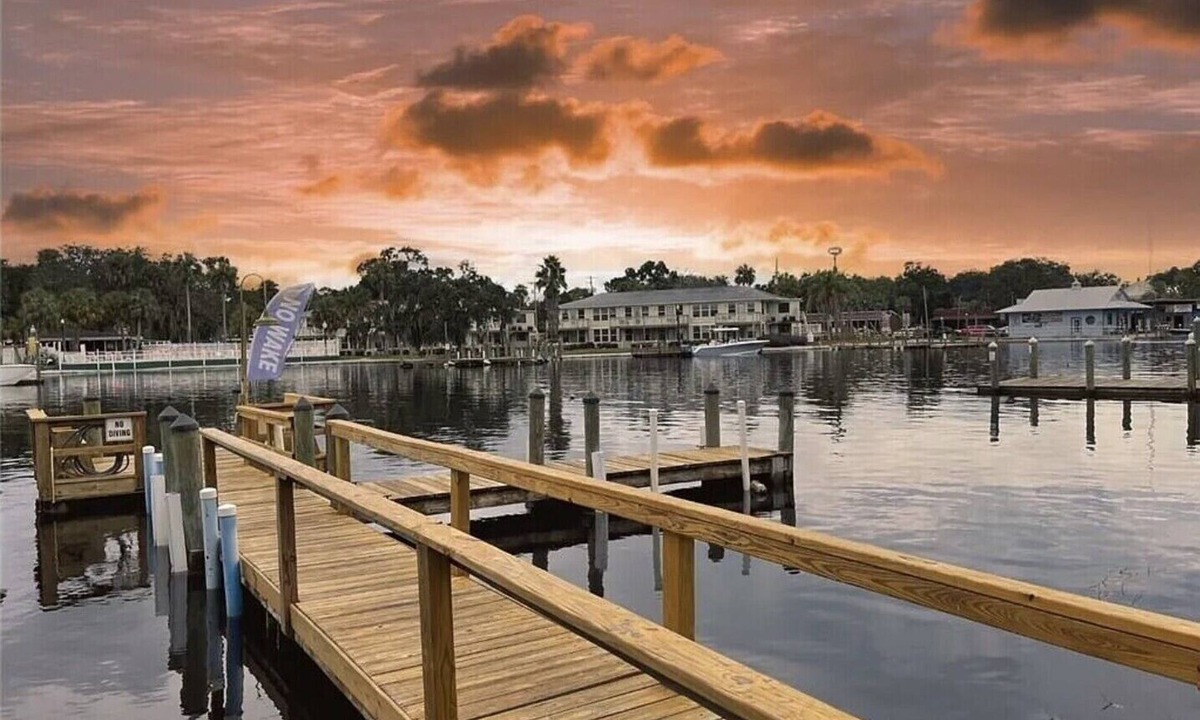 Homosassa House | Comfortable 2-bedroom townhome in Homosassa with Pool and Boat dock access.
