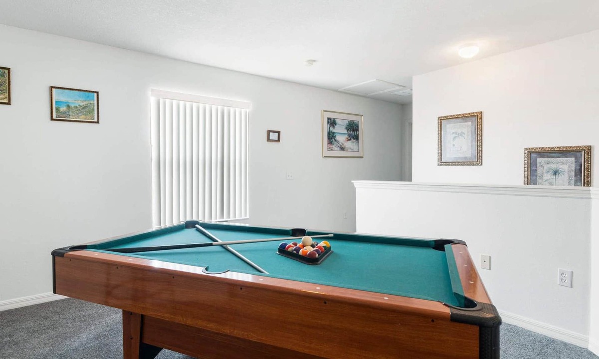 Westbury House | Comfortable 5 bedroom pool home in Westbury, sleeps 10 guests