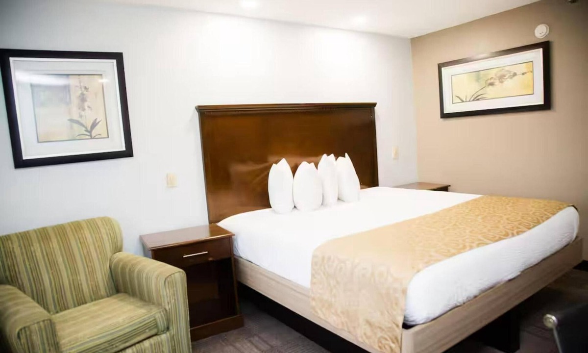 Mary Esther Hotel | Comfortable Affordable Room with Free Parking | Near Gulfarium Marine Park