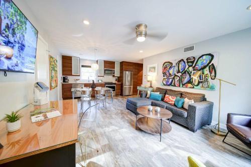 Cherry House | Comfortable and stylish condo near Myers Park
