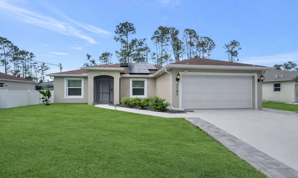 North Port House | Comfortable & Relaxing Home~-Hot Tub~Sleeps 12