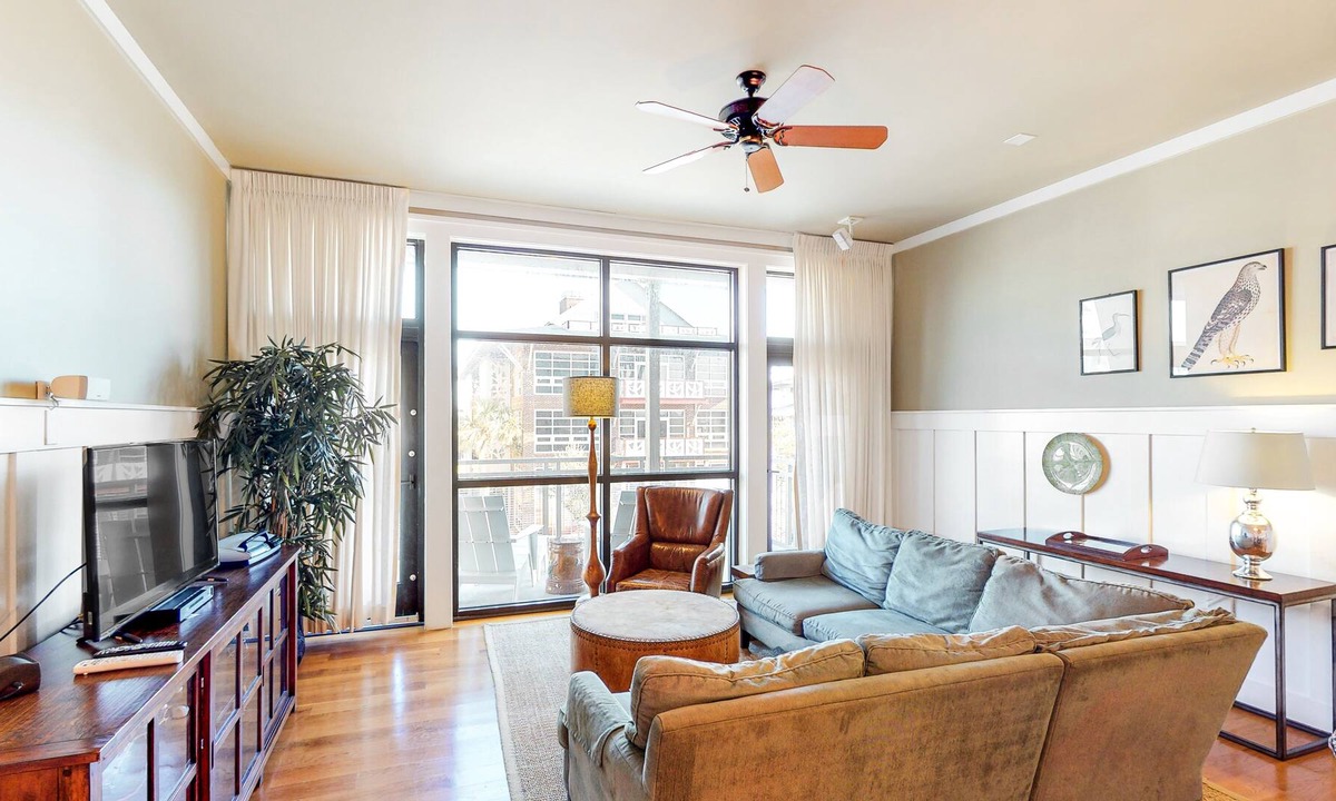 Port St. Joe Condo | Comfortable & Stylish Condo w/ Free WiFi & Central A/C plus a Shared Pool & Gym
