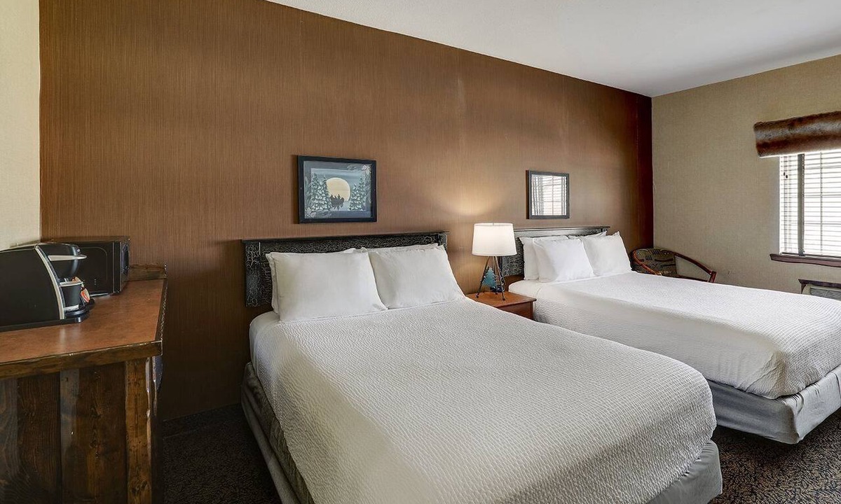 Columbia Hotel | Comfortable & Warm Rustic Stay in Columbia w/Free Breakfast | 4 Units