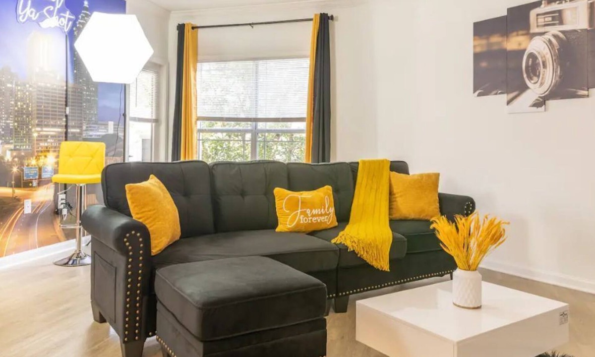 Atlanta Apartment | Comfy Superstar Getaway w/Selfie Wall, Free Parking & Wifi